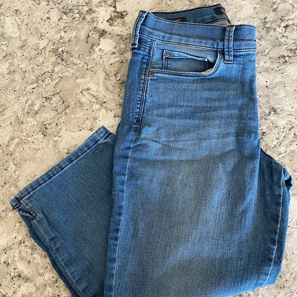 EUC NYDJ “Marilyn” crop jeans with Lift-Tuck Technology, size 6 - Picture 2 of 7